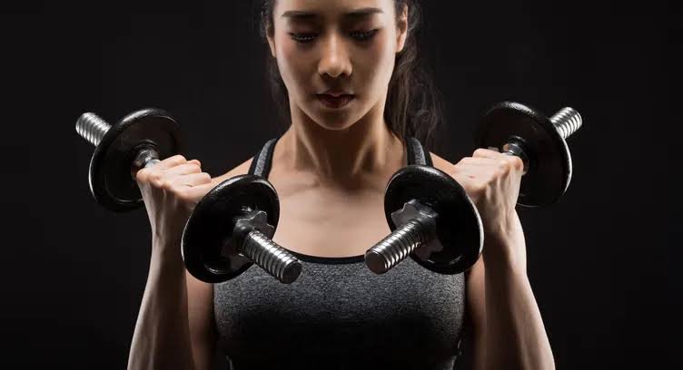 Kesalahan Umum saat Angkat Beban yang Bisa Cedera