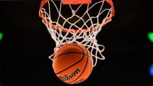 Perbedaan Bola Basket Lapangan Indoor dan Outdoor: 